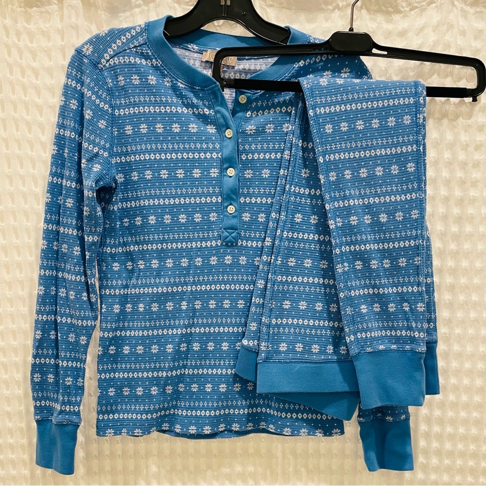 J Crew Women’s Matching Pajama Set - Winter Snowflake Pattern ❄️🤍